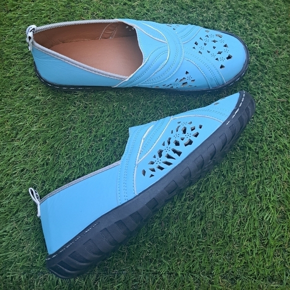 NEW J'Adior Baby Blue Slip On Flats Size 7.5 - Picture 2 of 9